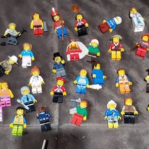 Lot of minifigures of lego city lot 30
